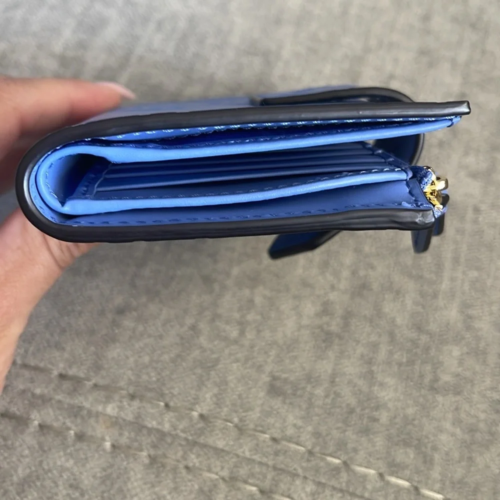 Gucci Blue Leather Wallet Classic Design - Picture 6 of 8
